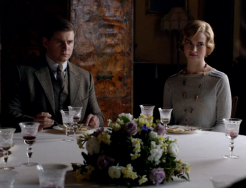 Downton-Abbey-breakfast-table-flower-arrangement.png